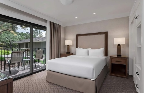 Napa Hotel | 3 Spacious Suites Near Andretti Winery, Pool, Onsite Golf Course, FREE Parking!