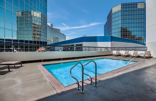 Los Angeles House | 3 Spacious Two Doubles: Unwind After Exploring Los Angeles, Airport Shuttle