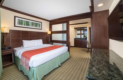 Sunny Isles Beach Resort | 3 Spacious Units w/Balconies & Partial Ocean Views! Steps to Sunny Isles Beach!