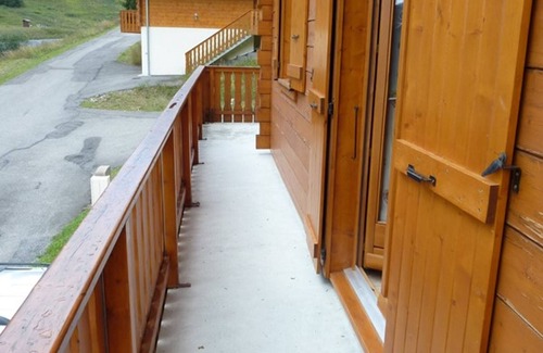 Station de Drouzin le Mont Ski Chalet | 3-star chalet with large terrace, garage, and hiking access