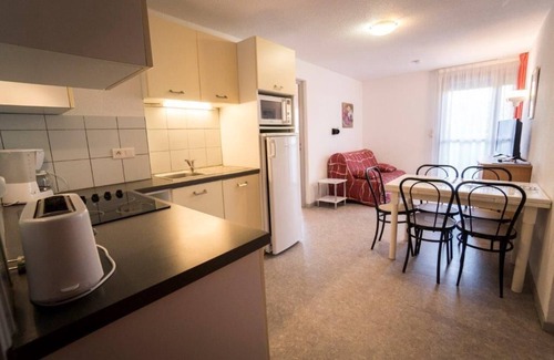 Salies-de-Bearn Apartment | 3-star family residence T2 air-conditioned floor with heated swimming pool