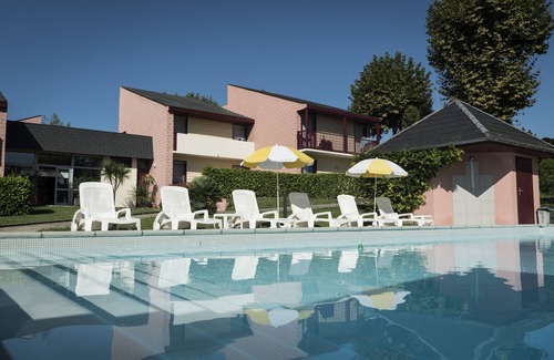 Salies-de-Bearn Apartment | 3-star family residence T2 air-conditioned floor with heated swimming pool