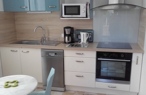 Quimper House | 3-star tourist home, quiet location, terrace and garden, view of the Odet river, electric bollard.