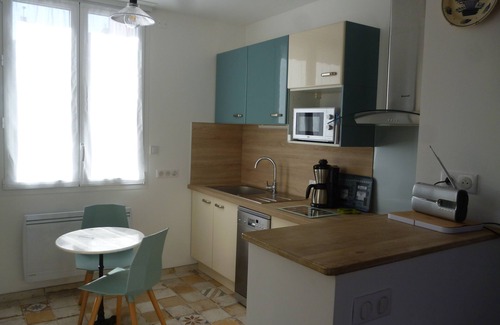 Quimper House | 3-star tourist home, quiet location, terrace and garden, view of the Odet river, electric bollard.