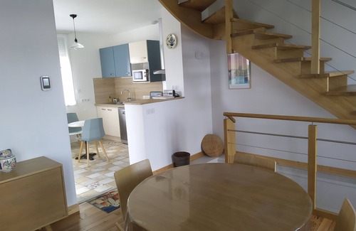 Quimper House | 3-star tourist home, quiet location, terrace and garden, view of the Odet river, electric bollard.