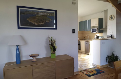 Quimper House | 3-star tourist home, quiet location, terrace and garden, view of the Odet river, electric bollard.