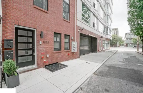 Washington Square West House | 3 Stories - New Construction Broad St/South St