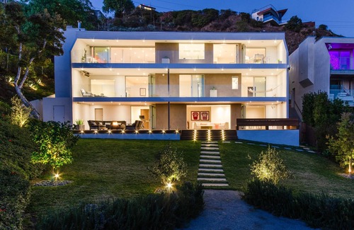 Hollywood Hills House | 3 Story 4 bedroom Hilltop Mansion with View of the City