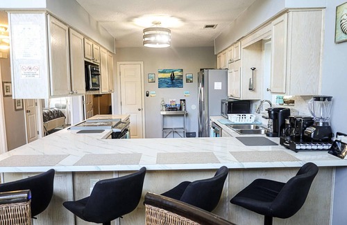 Savannah Beach House | 3 story 4br/rec rm 3ba+shw. 5 blocks to beach. 10 ages 15+. 14⬇️ free up to 8p*