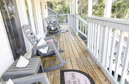 Savannah Beach House | 3 story 4br/rec rm 3ba+shw. 5 blocks to beach. 10 ages 15+. 14⬇️ free up to 8p*
