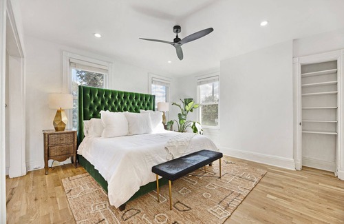 Ampere House | 3-Story Modern Comfort w/ Parking | 17 min EWR