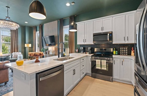 Haynes Area House | 3 Story w/Rooftop + Game Room