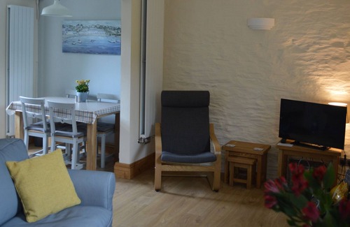 Haverfordwest House | 3 THE BARN, romantic, character holiday cottage in Broad Haven