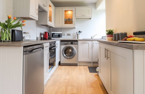 Haverfordwest House | 3 THE BARN, romantic, character holiday cottage in Broad Haven