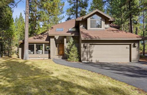 Sunriver House | 3 Tumalo with Wood Burning Fireplace