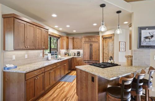 Sunriver House | 3 Tumalo with Wood Burning Fireplace