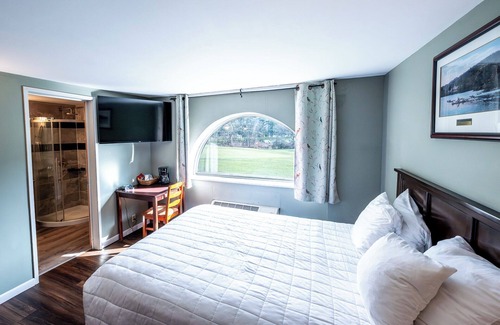 Shawnee On Delaware Hotel | 3 Units | Charming Mountain Hideaway | Relax in Style Surrounded by Nature Views