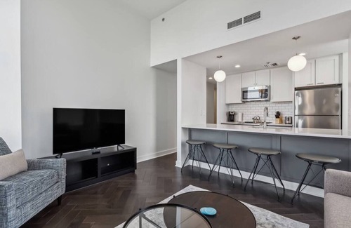 Downtown Pittsburgh Hotel | 3 Units | Union Station Grandeur | Fitness Access | Near Carnegie Science Cent