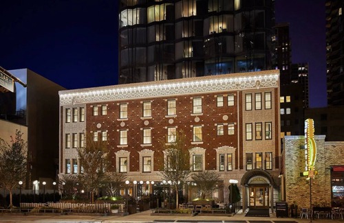 Rush and Division House | 3 Viceroy Deluxe Lake View 2 Queen Rooms, Near Loyola University Museum of Art!