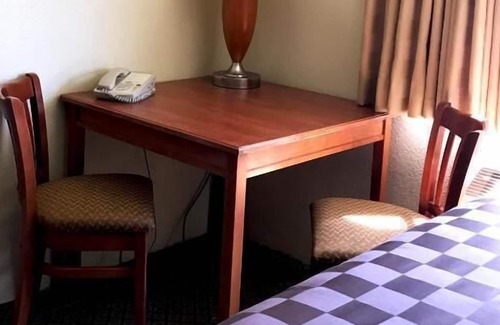 Kellogg Apartment | 3 x 2 Double Beds Accommodations at FairBridge Inn & Suites Kellogg
