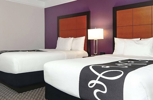 Guasti Hotel | 3 x 2 Double Beds Room at La Quinta Inn & Suites by Wyndham Ontario Airport