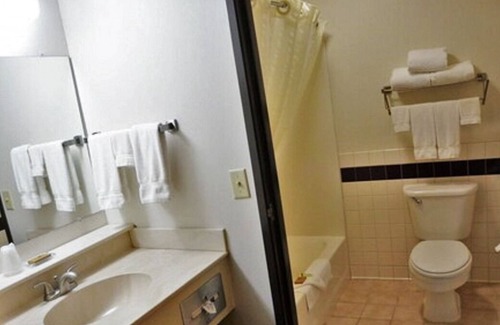 Thorp House | 3 x Double Queen Accommodation at FairBridge Inn & Suites Thorp