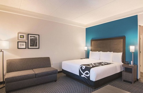 Orlando House | 3 x King Bed Exec. Room, Pool View at La Quinta Inn by Wyndham Orlando UCF