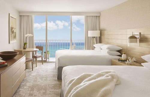 Waikiki Resort | 3 x Premier Ocean Front Room 2 Queens at Alohilani Resort Waikiki Beach