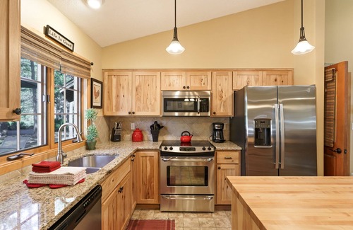 Sunriver House | 3 Yellow Rail, Cute! Hot Tub, AC, SHARC