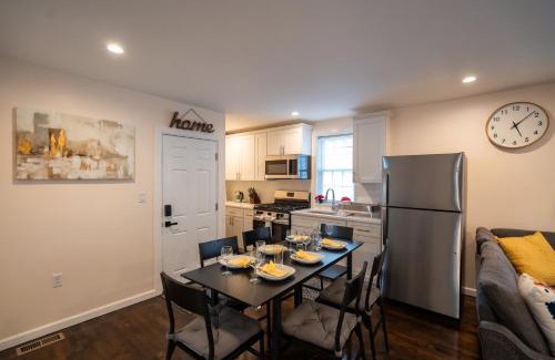 Meeting House Hill Apartment | 30-1 - 4BR Boston - Cozy Apt near Geneva Cliffs
