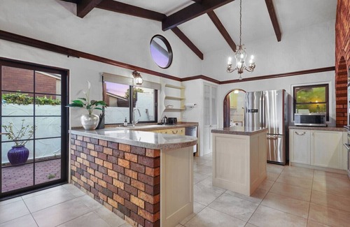 Sunnyhills House | 30 Bramley Drive, Farm Cove, Auckland 2012
