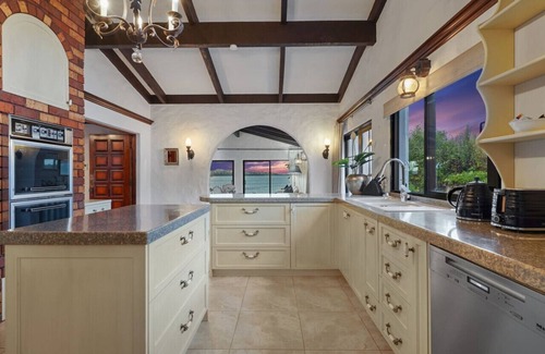 Sunnyhills House | 30 Bramley Drive, Farm Cove, Auckland 2012