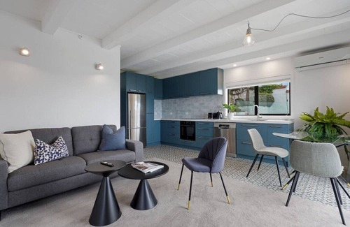 Sunnyhills House | 30 Bramley Drive, Farm Cove, Auckland 2012