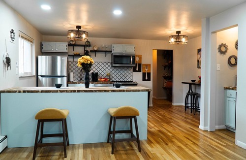 Roselawn Finance Apartment | 30 Day + Stay, 2B/1B w/Indoor Garage, Wet Bar