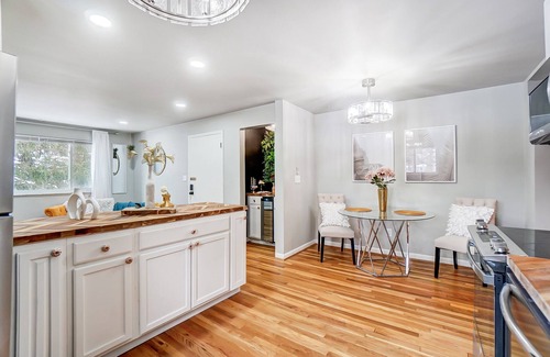 Roselawn Finance Apartment | 30 Day + Stay Blossom Suite w/Fireplace & Wet Bar in Pleasant Ridge