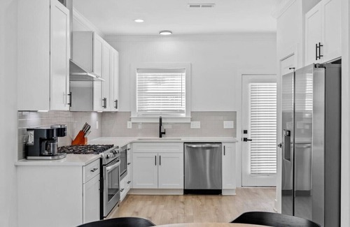 Charlotte Park House | 30+ Day Stay - Brand New Luxury House