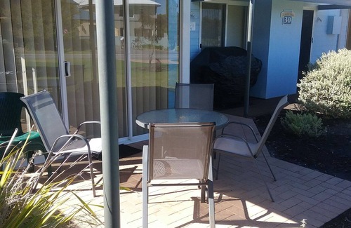 Collingwood Park House | 30 day vacation by the sea