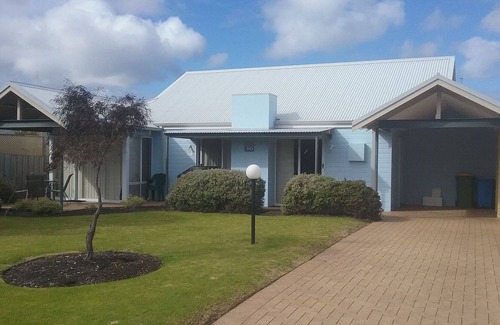 Collingwood Park House | 30 day vacation by the sea