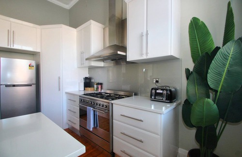 Wagga Wagga House | 30 Fitzmaurice St · Waterviews | Hidden Gem in CBD - Sleeps 10