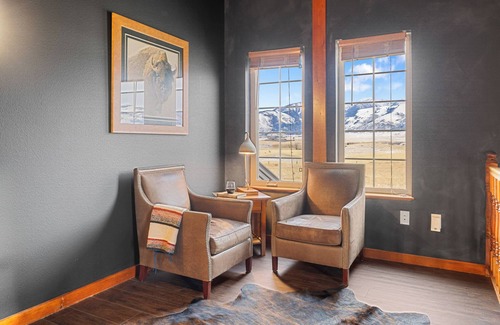 Emigrant House | 30 Miles to Yellowstone Game Room Hot Tub A/C Outdoor Fire Stove