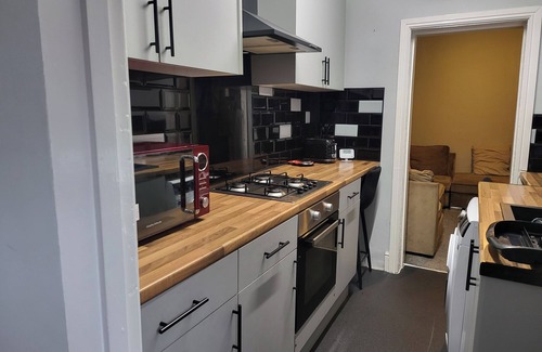 Burslem Apartment | 30 mins from Alton Towers - Panama Apartments/Lodge