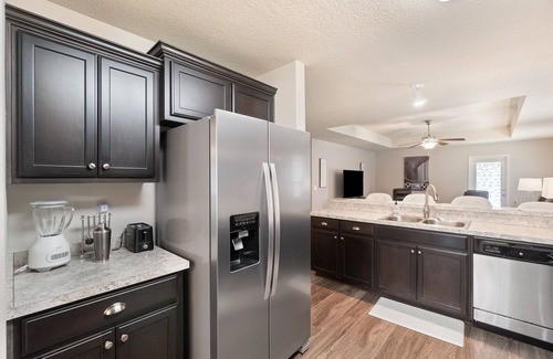 Milton House | 30 Minutes to Beaches and Entertainment