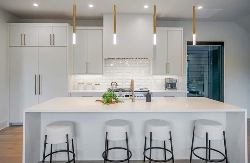 Sylvan Park House | 30 Night + Luxurious Green Hills Gem!