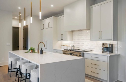 Sylvan Park House | 30 Night + Luxurious Green Hills Gem!