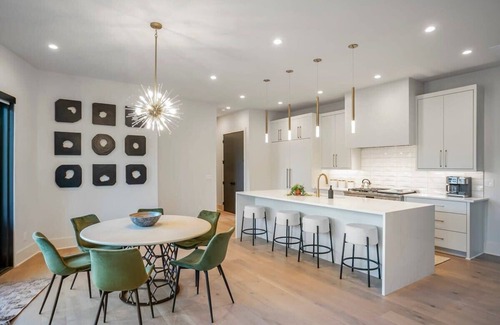 Sylvan Park House | 30 Night + Luxurious Green Hills Gem!