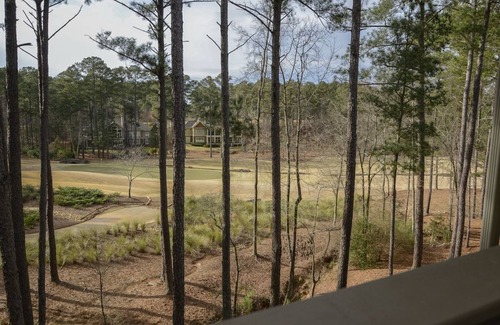 Lake Oconee Condo | 30% off until 2025 WOW!, Walk to Ritz, Fronts Golf Course, 3 King Beds, Book Now