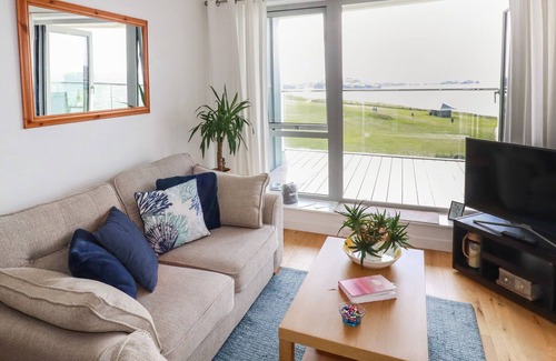 Lusty Glaze Apartment | 30 ONE LUSTY GLAZE, character holiday cottage in Newquay