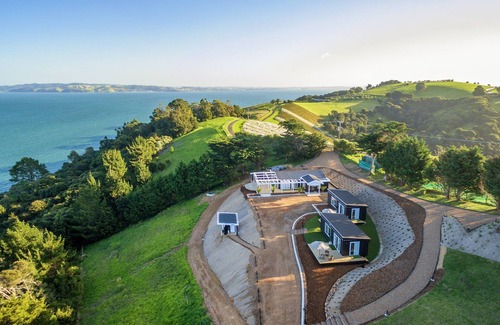 Waiheke Island Ski Chalet | 30 sq.m Elevated Chalet enjoying amazing sea views!