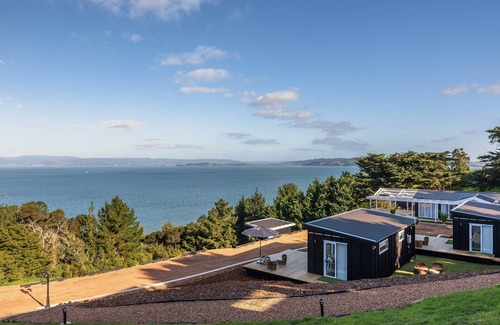 Waiheke Island Ski Chalet | 30 sq.m Elevated Chalet enjoying amazing sea views!