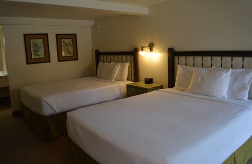 Columbia Falls Hotel | 30- TWO QUEEN BEDS in enjoyable Columbia Falls with WiFi, AC, 20m mi to GNP!